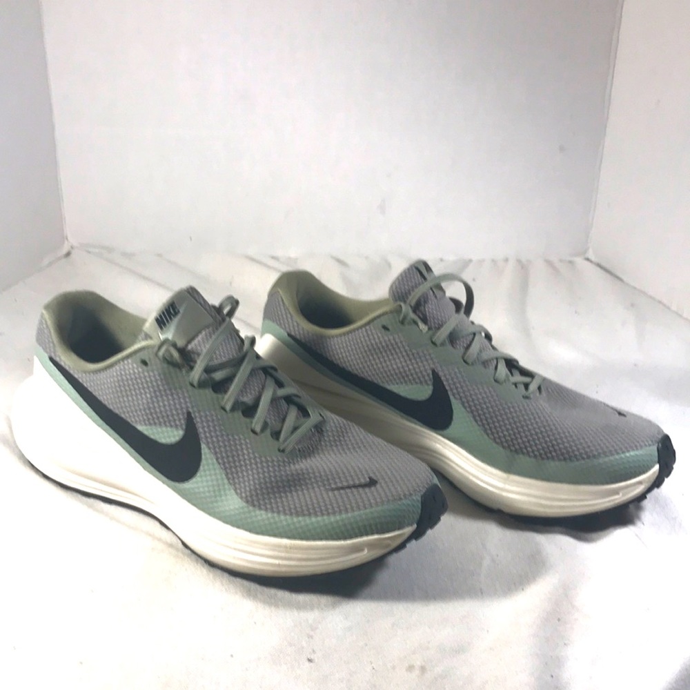 Nike Revolution 8 Light Army Black Jade Horizon Men's Running Sneakers Size 11